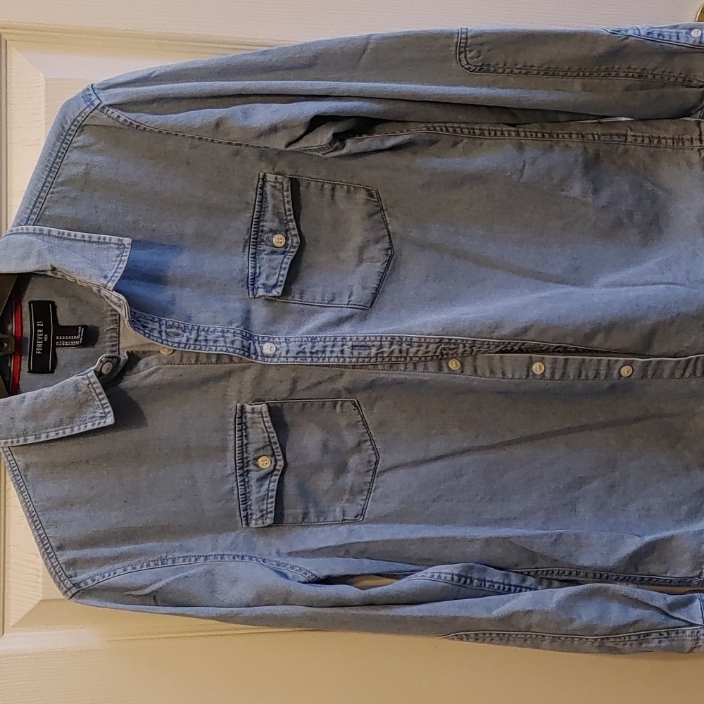 Forever 21 Men's Denim Long Sleeve Button down size M Shirt